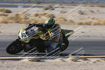 media/Jan-10-2025-CVMA Friday Practice (Fri) [[489e0da257]]/Group 4 and Trackday/Session 2 (Turn 4 Inside)/